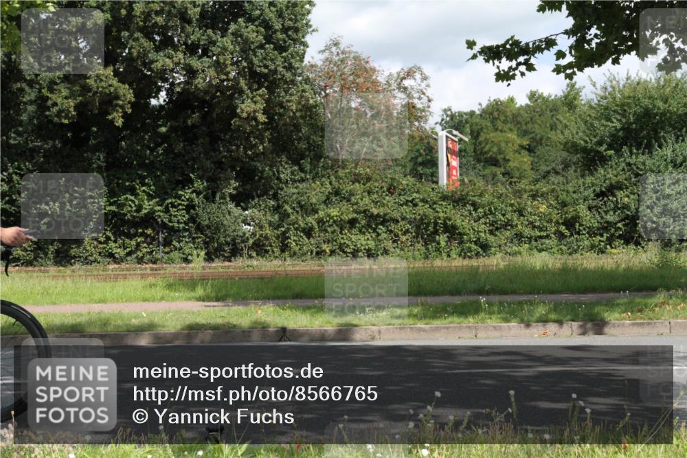 10.08.2025 - GEWOBA Citytriathlon Bremen Yannick Fuchs http://msf.ph/oto/8566765 10.08.2025 12:21:24 Radfahren 555, 618, 761, 785, 813, 913, 949, 975, 1002 meine-sportfotos.de