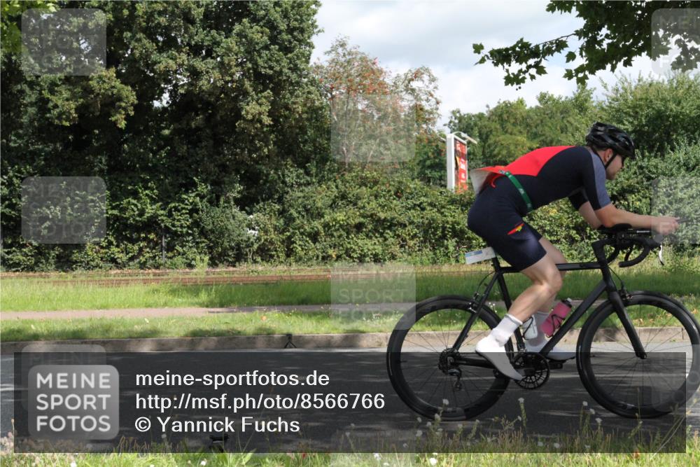 10.08.2025 - GEWOBA Citytriathlon Bremen Yannick Fuchs http://msf.ph/oto/8566766 10.08.2025 12:21:24 Radfahren 555, 618, 761, 785, 813, 913, 949, 975, 1002 meine-sportfotos.de