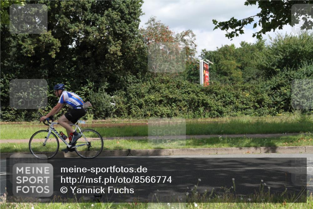 10.08.2025 - GEWOBA Citytriathlon Bremen Yannick Fuchs http://msf.ph/oto/8566774 10.08.2025 12:21:27 Radfahren 618, 761, 785, 913, 923, 949, 975 meine-sportfotos.de