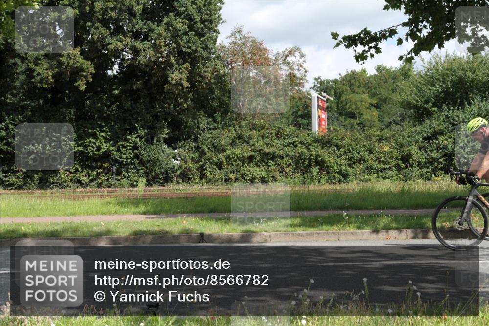 10.08.2025 - GEWOBA Citytriathlon Bremen Yannick Fuchs http://msf.ph/oto/8566782 10.08.2025 12:21:30 Radfahren 618, 761, 785, 913, 923, 949, 975 meine-sportfotos.de