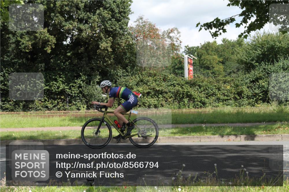 10.08.2025 - GEWOBA Citytriathlon Bremen Yannick Fuchs http://msf.ph/oto/8566794 10.08.2025 12:21:34 Radfahren 618, 761, 913, 923, 949 meine-sportfotos.de