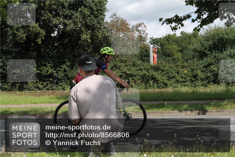10.08.2025 - GEWOBA Citytriathlon Bremen Yannick Fuchs http://msf.ph/oto/8566806 10.08.2025 12:21:42 Radfahren 862, 923 meine-sportfotos.de