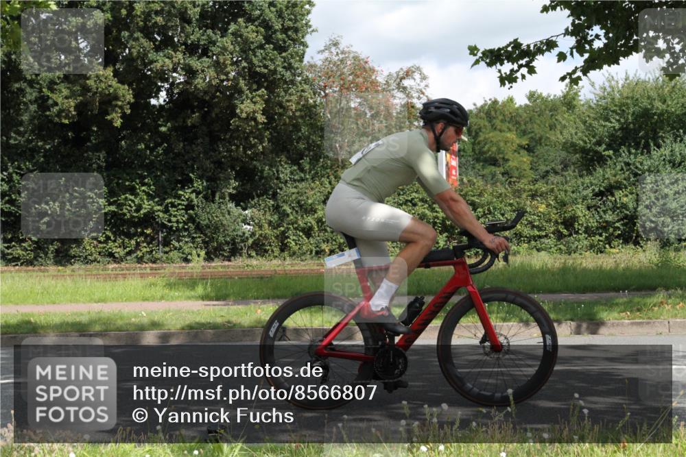 10.08.2025 - GEWOBA Citytriathlon Bremen Yannick Fuchs http://msf.ph/oto/8566807 10.08.2025 12:21:50 Radfahren 572, 862, 923 meine-sportfotos.de