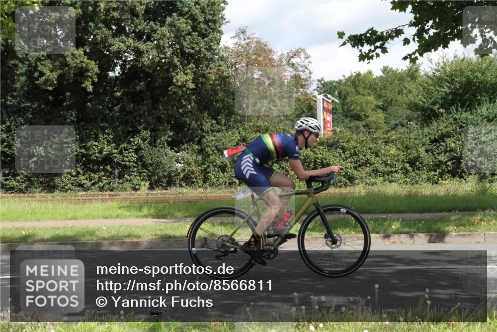 10.08.2025 - GEWOBA Citytriathlon Bremen Yannick Fuchs http://msf.ph/oto/8566811 10.08.2025 12:22:26 Radfahren 602, 663, 665, 803, 848, 870, 910, 1023 meine-sportfotos.de