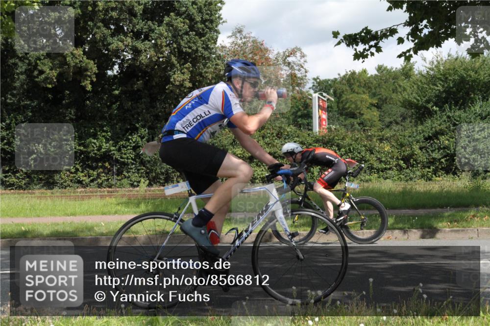 10.08.2025 - GEWOBA Citytriathlon Bremen Yannick Fuchs http://msf.ph/oto/8566812 10.08.2025 12:22:27 Radfahren 580, 602, 663, 665, 803, 848, 870, 910, 1023 meine-sportfotos.de