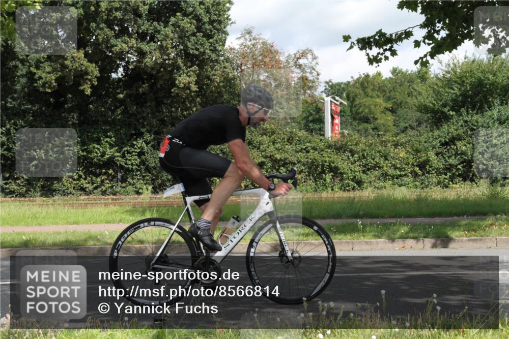 10.08.2025 - GEWOBA Citytriathlon Bremen Yannick Fuchs http://msf.ph/oto/8566814 10.08.2025 12:22:32 Radfahren 580, 602, 634, 663, 665, 803, 848, 870, 910, 926, 1023 meine-sportfotos.de