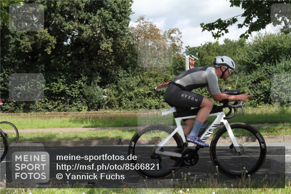 10.08.2025 - GEWOBA Citytriathlon Bremen Yannick Fuchs http://msf.ph/oto/8566821 10.08.2025 12:22:51 Radfahren 580, 634, 658, 690, 714, 729, 926 meine-sportfotos.de