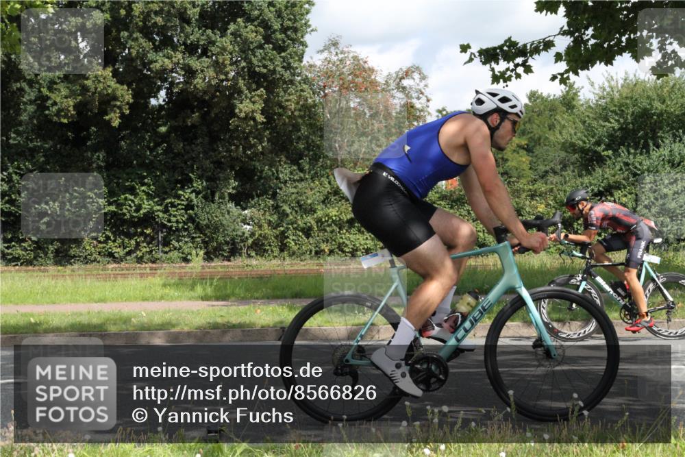 10.08.2025 - GEWOBA Citytriathlon Bremen Yannick Fuchs http://msf.ph/oto/8566826 10.08.2025 12:23:11 Radfahren 589, 603, 606, 638, 740, 921, 934, 953 meine-sportfotos.de