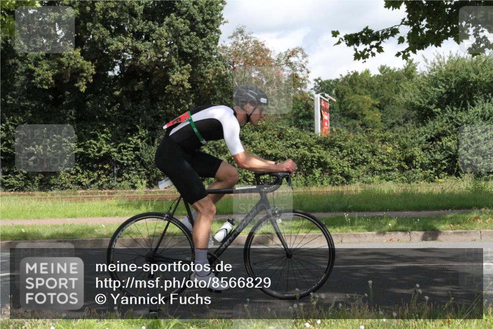 10.08.2025 - GEWOBA Citytriathlon Bremen Yannick Fuchs http://msf.ph/oto/8566829 10.08.2025 12:23:17 Radfahren 589, 603, 606, 638, 696, 740, 754, 802, 921, 934, 953 meine-sportfotos.de