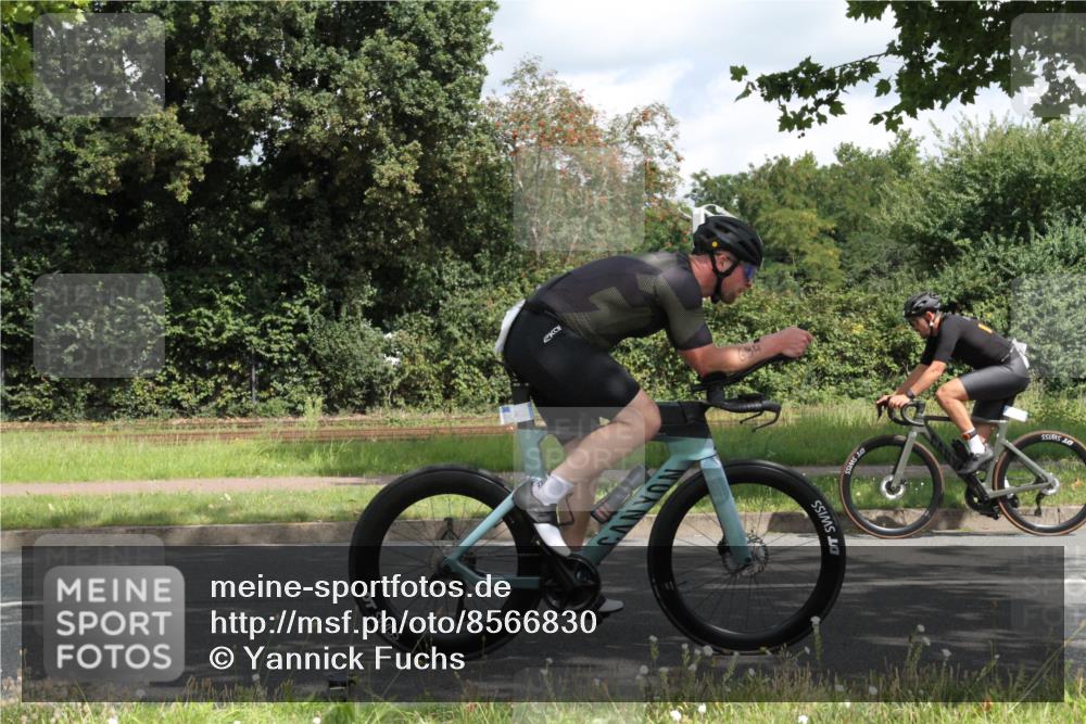 10.08.2025 - GEWOBA Citytriathlon Bremen Yannick Fuchs http://msf.ph/oto/8566830 10.08.2025 12:23:21 Radfahren 589, 606, 638, 696, 740, 754, 802, 921, 934, 945, 953 meine-sportfotos.de