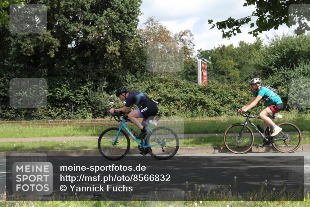 10.08.2025 - GEWOBA Citytriathlon Bremen Yannick Fuchs http://msf.ph/oto/8566832 10.08.2025 12:23:24 Radfahren 589, 606, 638, 696, 740, 754, 802, 921, 934, 945, 953 meine-sportfotos.de