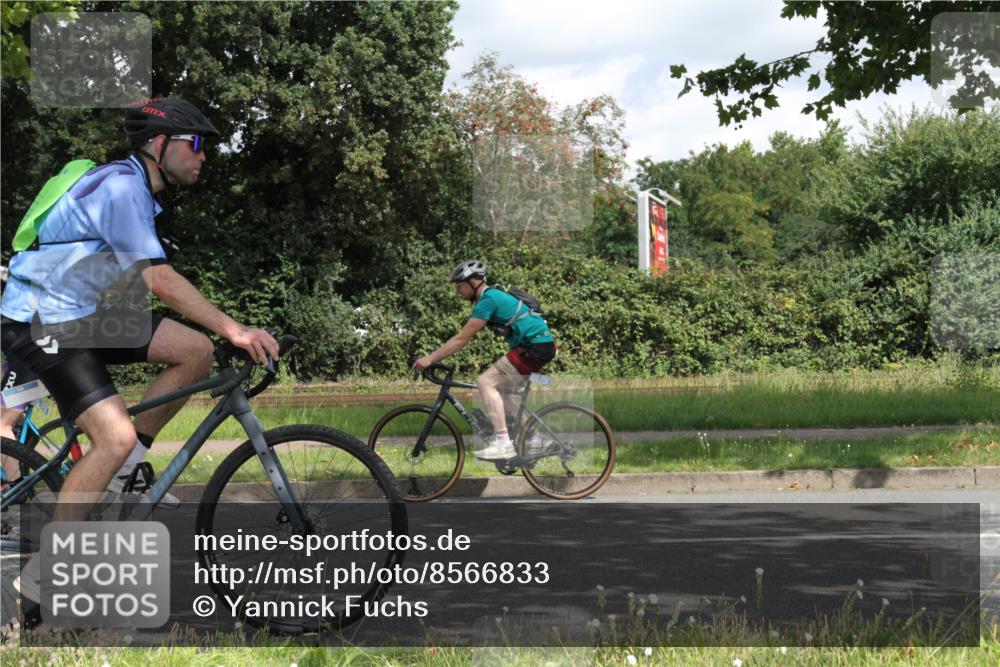 10.08.2025 - GEWOBA Citytriathlon Bremen Yannick Fuchs http://msf.ph/oto/8566833 10.08.2025 12:23:24 Radfahren 589, 606, 638, 696, 740, 754, 802, 921, 934, 945, 953 meine-sportfotos.de