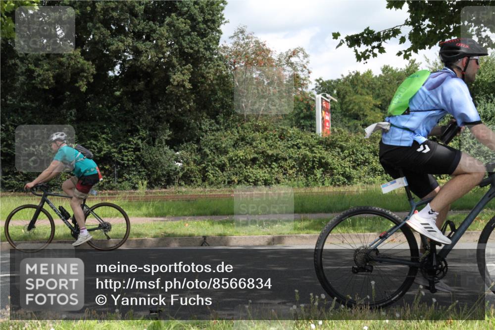 10.08.2025 - GEWOBA Citytriathlon Bremen Yannick Fuchs http://msf.ph/oto/8566834 10.08.2025 12:23:25 Radfahren 589, 606, 638, 696, 740, 754, 802, 921, 934, 945, 953 meine-sportfotos.de