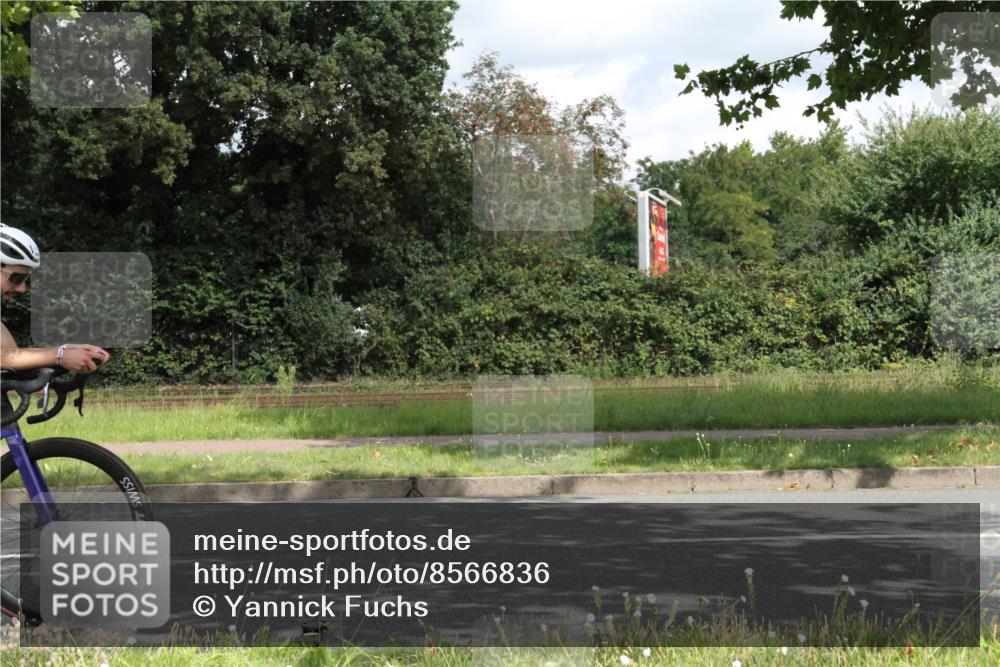 10.08.2025 - GEWOBA Citytriathlon Bremen Yannick Fuchs http://msf.ph/oto/8566836 10.08.2025 12:23:25 Radfahren 589, 606, 638, 696, 740, 754, 802, 921, 934, 945, 953 meine-sportfotos.de