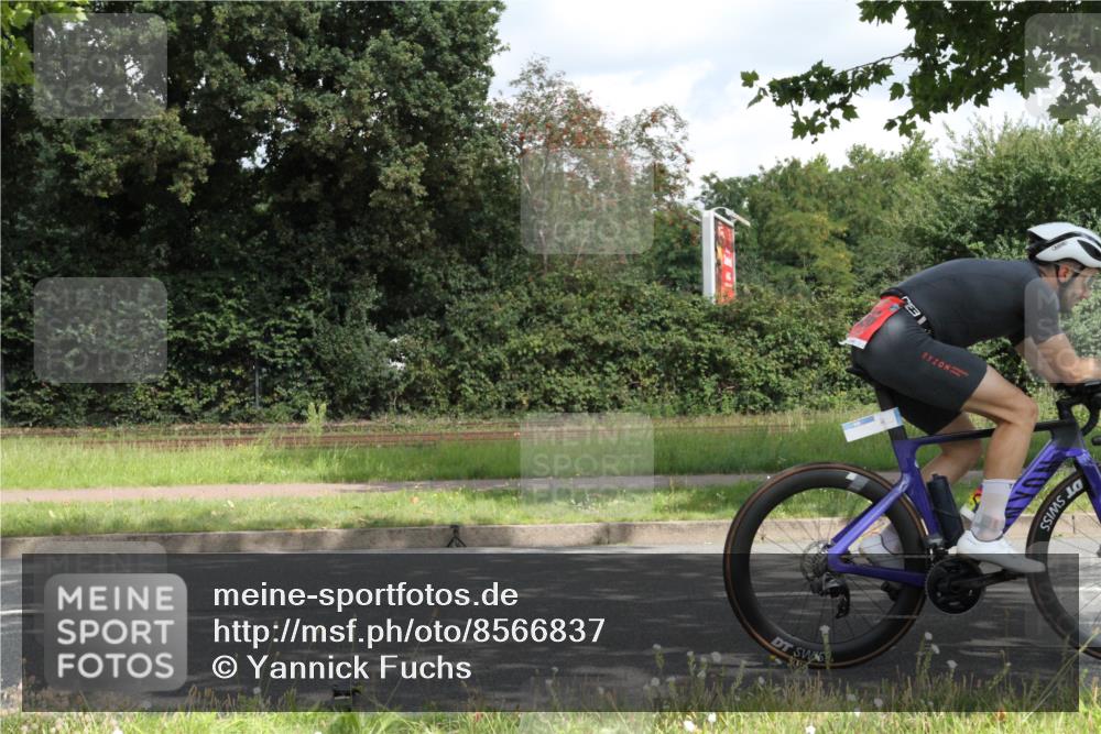 10.08.2025 - GEWOBA Citytriathlon Bremen Yannick Fuchs http://msf.ph/oto/8566837 10.08.2025 12:23:26 Radfahren 589, 606, 638, 696, 740, 754, 802, 921, 934, 945, 953 meine-sportfotos.de
