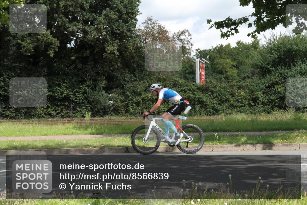 10.08.2025 - GEWOBA Citytriathlon Bremen Yannick Fuchs http://msf.ph/oto/8566839 10.08.2025 12:23:26 Radfahren 589, 606, 638, 696, 740, 754, 802, 921, 934, 945, 953 meine-sportfotos.de