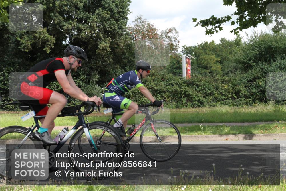 10.08.2025 - GEWOBA Citytriathlon Bremen Yannick Fuchs http://msf.ph/oto/8566841 10.08.2025 12:23:27 Radfahren 589, 606, 638, 696, 740, 754, 802, 921, 934, 945, 953, 983 meine-sportfotos.de