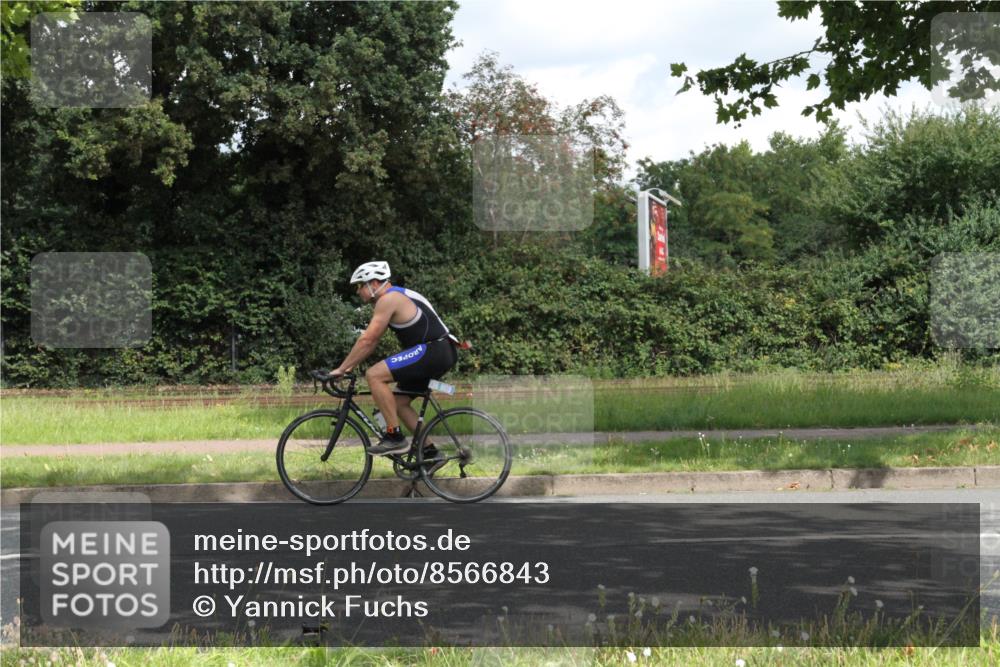 10.08.2025 - GEWOBA Citytriathlon Bremen Yannick Fuchs http://msf.ph/oto/8566843 10.08.2025 12:23:30 Radfahren 606, 638, 696, 740, 754, 797, 802, 831, 945, 953, 983 meine-sportfotos.de