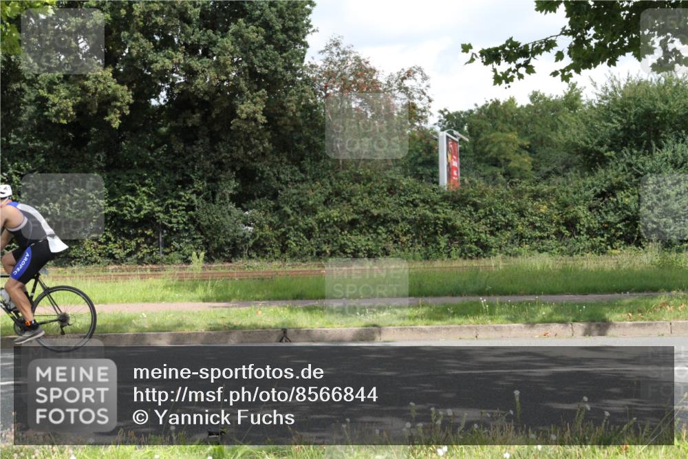 10.08.2025 - GEWOBA Citytriathlon Bremen Yannick Fuchs http://msf.ph/oto/8566844 10.08.2025 12:23:30 Radfahren 606, 638, 696, 740, 754, 797, 802, 831, 945, 953, 983 meine-sportfotos.de