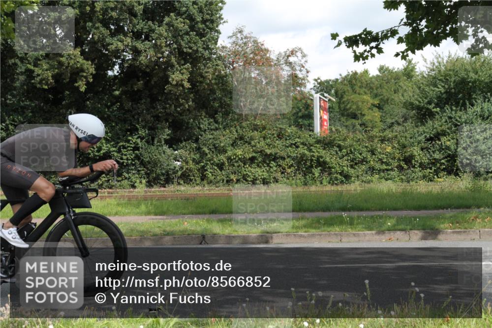 10.08.2025 - GEWOBA Citytriathlon Bremen Yannick Fuchs http://msf.ph/oto/8566852 10.08.2025 12:23:39 Radfahren 696, 746, 754, 797, 802, 831, 945, 983 meine-sportfotos.de