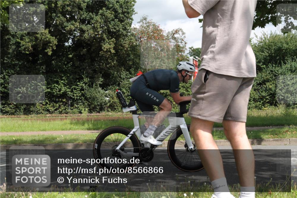 10.08.2025 - GEWOBA Citytriathlon Bremen Yannick Fuchs http://msf.ph/oto/8566866 10.08.2025 12:23:56 Radfahren 559, 614, 706, 721, 746, 815, 879 meine-sportfotos.de