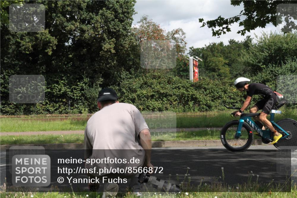 10.08.2025 - GEWOBA Citytriathlon Bremen Yannick Fuchs http://msf.ph/oto/8566872 10.08.2025 12:24:01 Radfahren 559, 614, 706, 721, 815, 879, 1028 meine-sportfotos.de