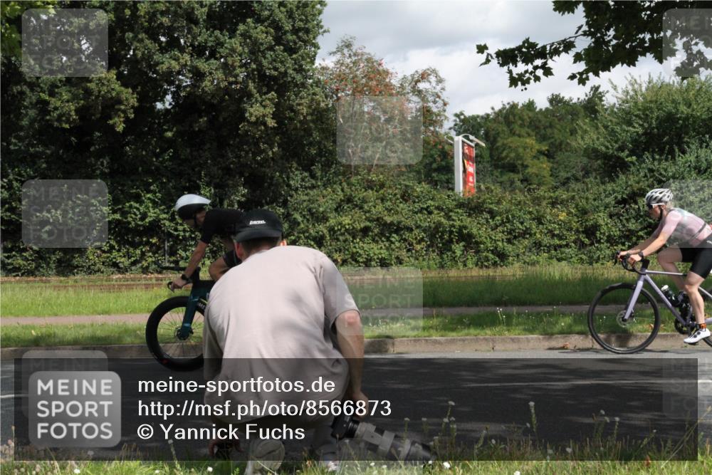 10.08.2025 - GEWOBA Citytriathlon Bremen Yannick Fuchs http://msf.ph/oto/8566873 10.08.2025 12:24:02 Radfahren 559, 614, 706, 721, 815, 879, 1028 meine-sportfotos.de
