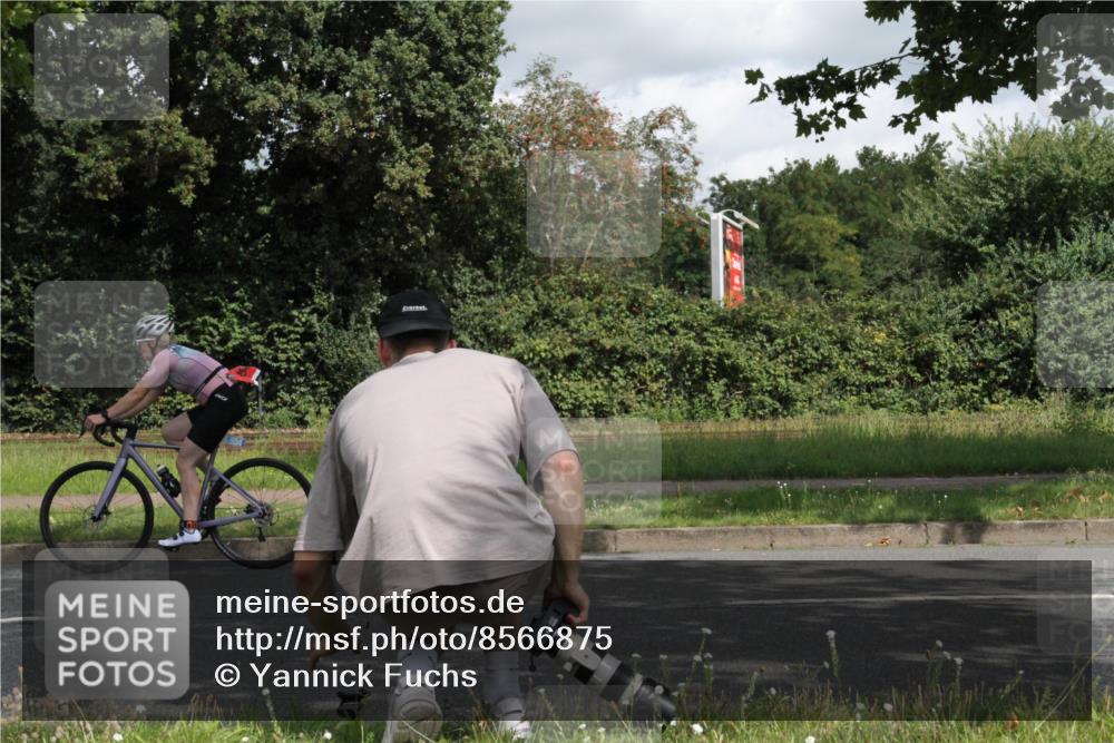 10.08.2025 - GEWOBA Citytriathlon Bremen Yannick Fuchs http://msf.ph/oto/8566875 10.08.2025 12:24:02 Radfahren 559, 614, 706, 721, 815, 879, 1028 meine-sportfotos.de