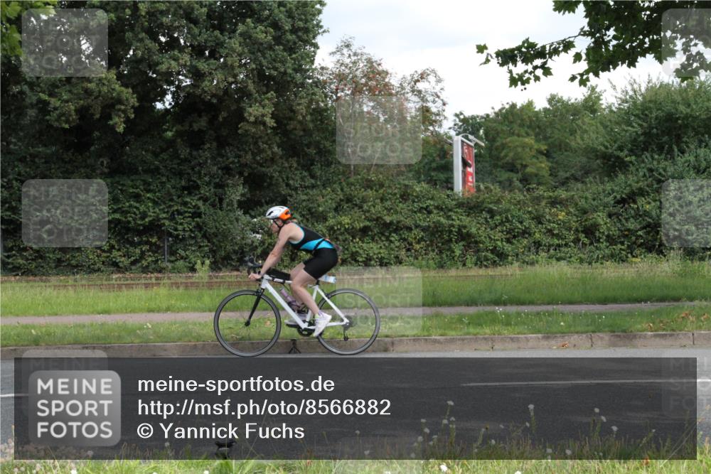 10.08.2025 - GEWOBA Citytriathlon Bremen Yannick Fuchs http://msf.ph/oto/8566882 10.08.2025 12:24:12 Radfahren 557, 614, 650, 723, 724, 815, 879, 944, 1028 meine-sportfotos.de