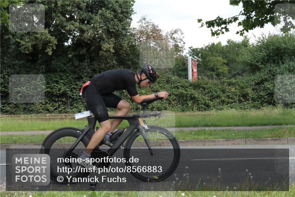 10.08.2025 - GEWOBA Citytriathlon Bremen Yannick Fuchs http://msf.ph/oto/8566883 10.08.2025 12:24:14 Radfahren 557, 613, 614, 650, 723, 724, 815, 879, 944, 1028 meine-sportfotos.de