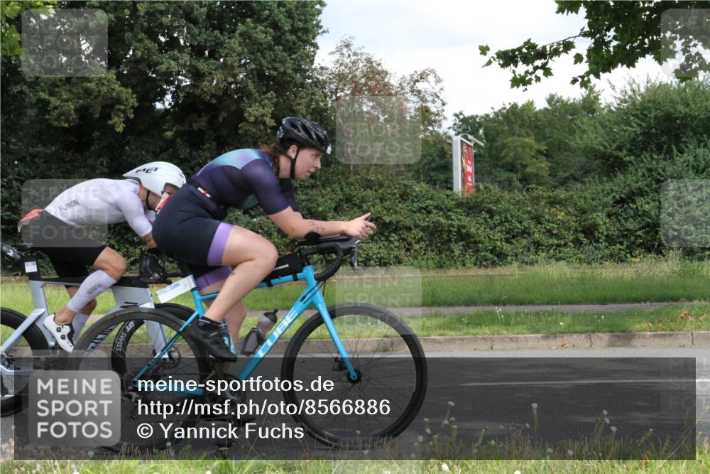10.08.2025 - GEWOBA Citytriathlon Bremen Yannick Fuchs http://msf.ph/oto/8566886 10.08.2025 12:24:20 Radfahren 557, 613, 614, 623, 650, 723, 724, 779, 809, 883, 925, 944, 964, 1028, 1036 meine-sportfotos.de