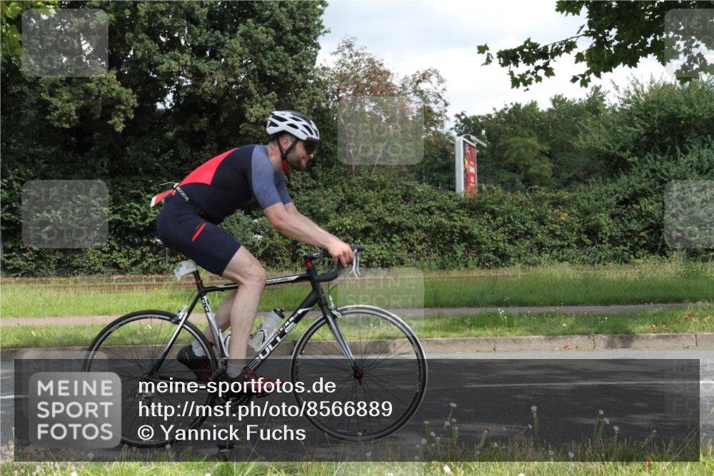 10.08.2025 - GEWOBA Citytriathlon Bremen Yannick Fuchs http://msf.ph/oto/8566889 10.08.2025 12:24:26 Radfahren 557, 613, 623, 650, 660, 705, 723, 724, 779, 809, 883, 925, 944, 964, 1036 meine-sportfotos.de