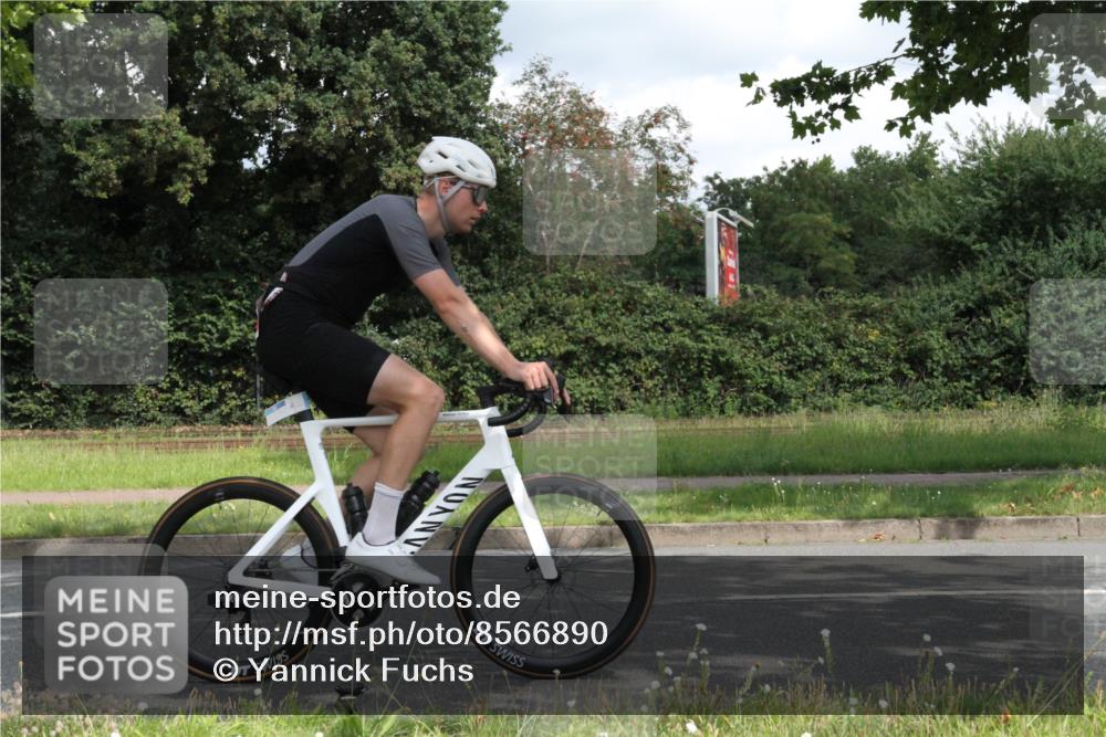 10.08.2025 - GEWOBA Citytriathlon Bremen Yannick Fuchs http://msf.ph/oto/8566890 10.08.2025 12:24:26 Radfahren 557, 613, 623, 650, 660, 705, 723, 724, 779, 809, 883, 925, 944, 964, 1036 meine-sportfotos.de