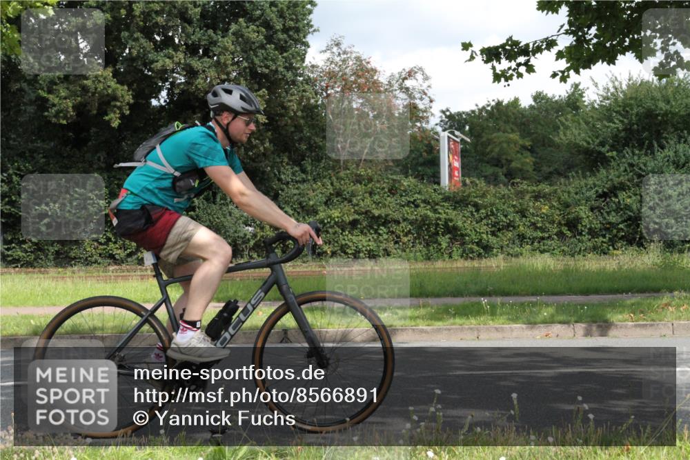 10.08.2025 - GEWOBA Citytriathlon Bremen Yannick Fuchs http://msf.ph/oto/8566891 10.08.2025 12:24:27 Radfahren 557, 613, 623, 650, 660, 705, 723, 724, 779, 809, 883, 925, 944, 964, 1006, 1036 meine-sportfotos.de