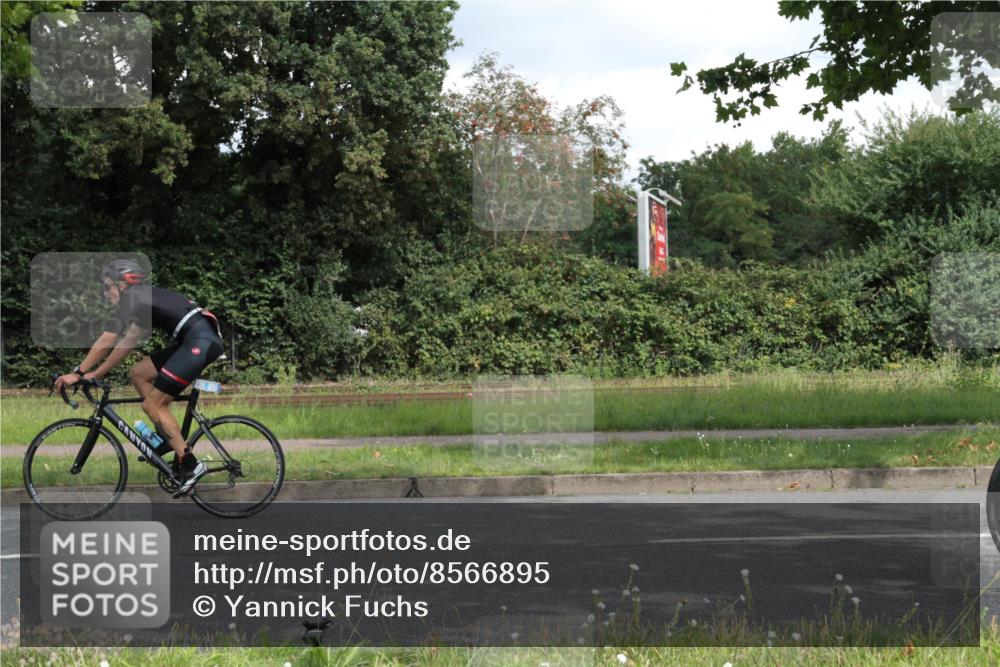10.08.2025 - GEWOBA Citytriathlon Bremen Yannick Fuchs http://msf.ph/oto/8566895 10.08.2025 12:24:30 Radfahren 557, 613, 623, 660, 672, 705, 723, 724, 779, 809, 883, 925, 944, 964, 1006, 1036 meine-sportfotos.de