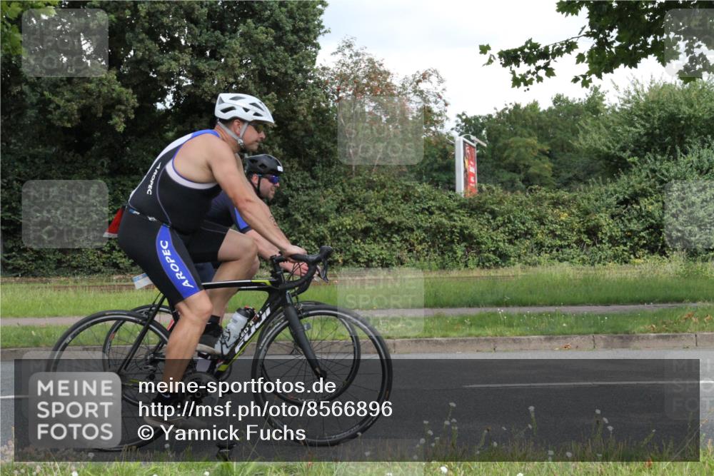 10.08.2025 - GEWOBA Citytriathlon Bremen Yannick Fuchs http://msf.ph/oto/8566896 10.08.2025 12:24:31 Radfahren 557, 597, 613, 623, 660, 672, 705, 723, 724, 779, 809, 883, 925, 944, 964, 1006, 1036 meine-sportfotos.de