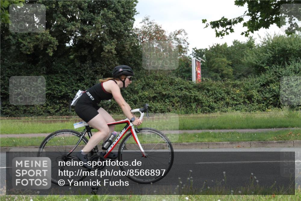 10.08.2025 - GEWOBA Citytriathlon Bremen Yannick Fuchs http://msf.ph/oto/8566897 10.08.2025 12:24:31 Radfahren 557, 597, 613, 623, 660, 672, 705, 723, 724, 779, 809, 883, 925, 944, 964, 1006, 1036 meine-sportfotos.de