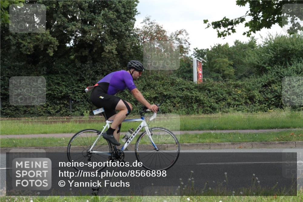 10.08.2025 - GEWOBA Citytriathlon Bremen Yannick Fuchs http://msf.ph/oto/8566898 10.08.2025 12:24:32 Radfahren 557, 597, 613, 623, 660, 672, 705, 724, 779, 809, 883, 925, 964, 1006, 1036 meine-sportfotos.de