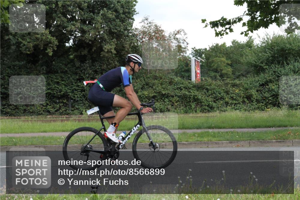 10.08.2025 - GEWOBA Citytriathlon Bremen Yannick Fuchs http://msf.ph/oto/8566899 10.08.2025 12:24:32 Radfahren 557, 597, 613, 623, 660, 672, 705, 724, 779, 809, 883, 925, 964, 1006, 1036 meine-sportfotos.de