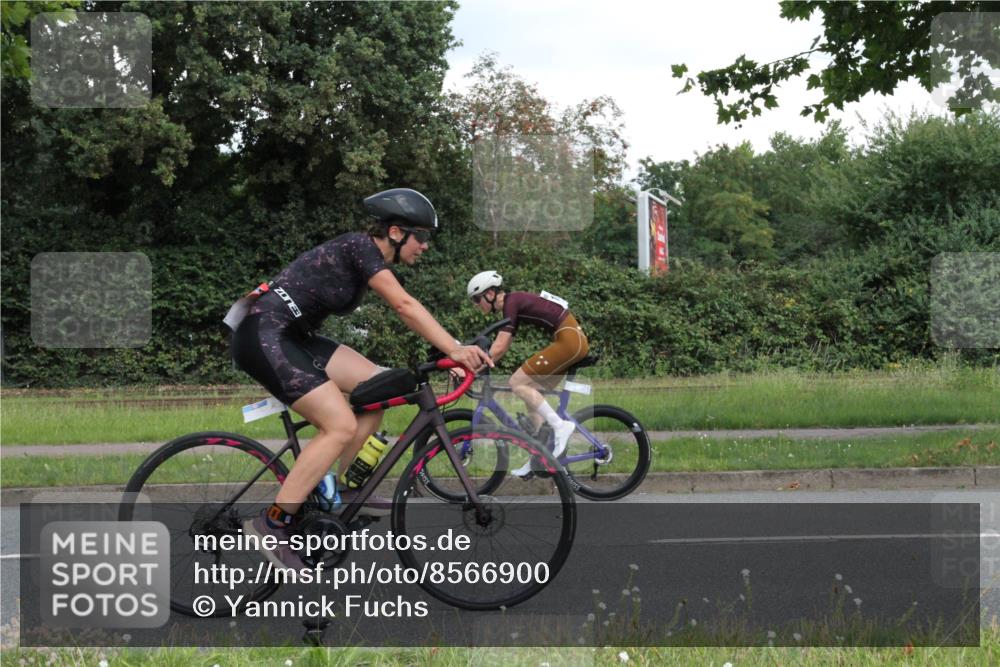 10.08.2025 - GEWOBA Citytriathlon Bremen Yannick Fuchs http://msf.ph/oto/8566900 10.08.2025 12:24:33 Radfahren 557, 597, 613, 623, 660, 672, 705, 724, 779, 809, 883, 925, 964, 1006, 1036 meine-sportfotos.de