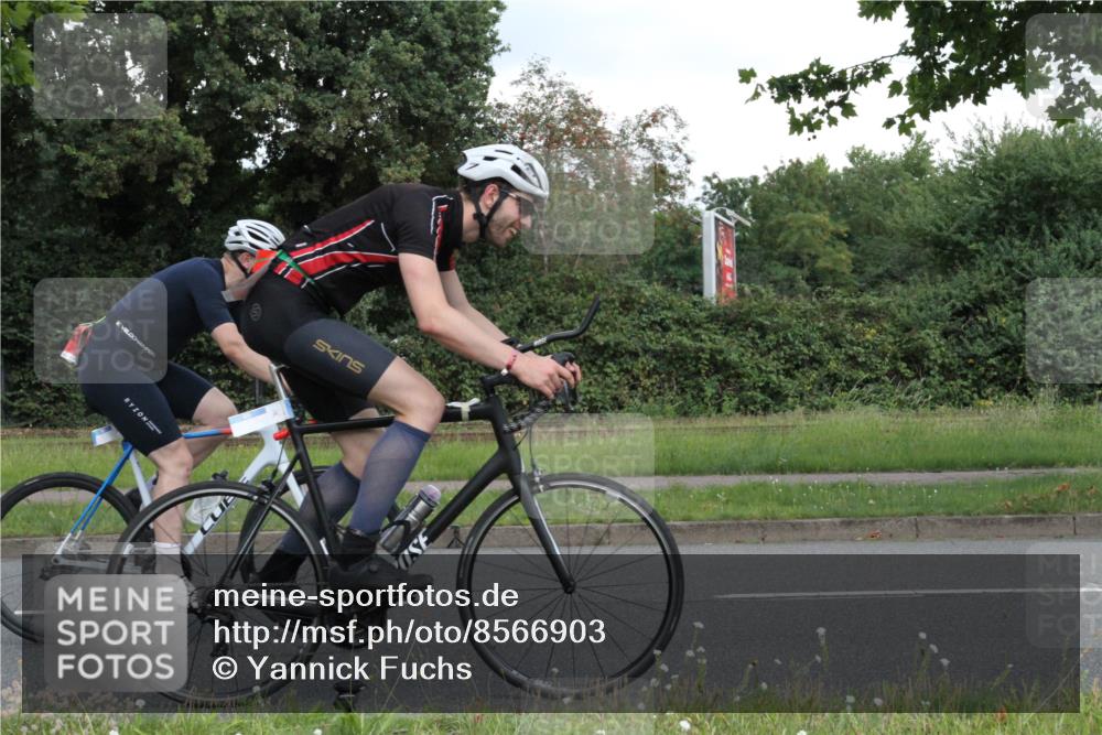 10.08.2025 - GEWOBA Citytriathlon Bremen Yannick Fuchs http://msf.ph/oto/8566903 10.08.2025 12:24:40 Radfahren 597, 623, 660, 672, 698, 705, 737, 779, 809, 883, 890, 896, 925, 964, 1006, 1036 meine-sportfotos.de