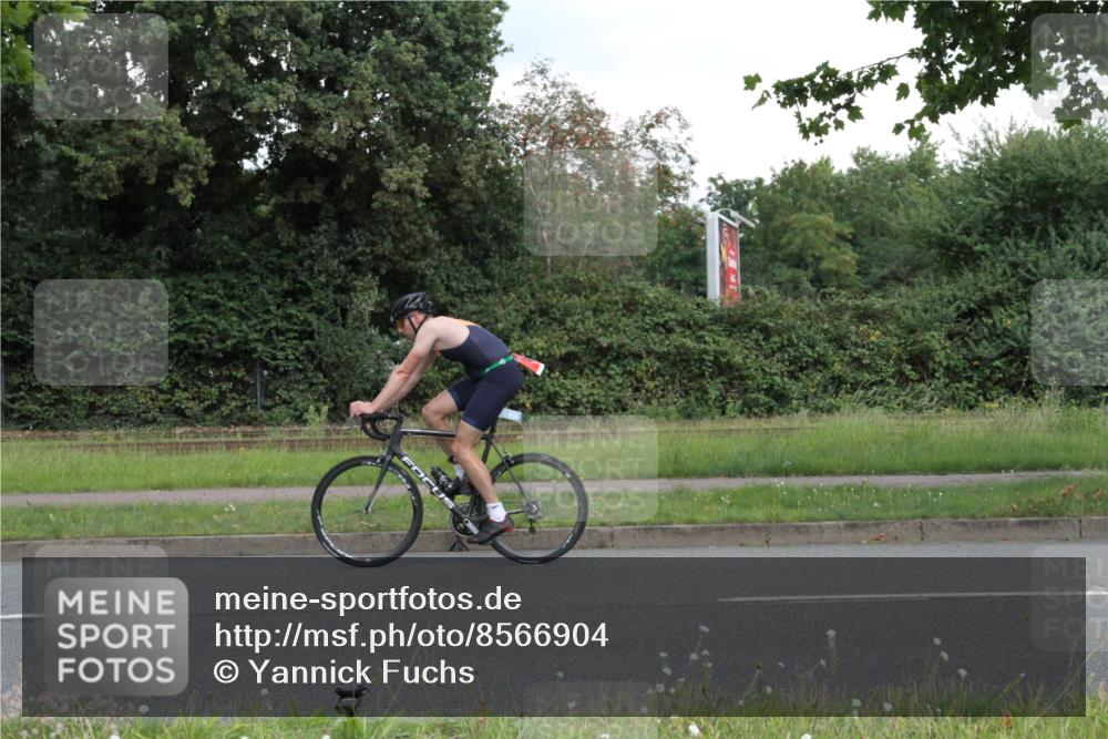 10.08.2025 - GEWOBA Citytriathlon Bremen Yannick Fuchs http://msf.ph/oto/8566904 10.08.2025 12:24:42 Radfahren 597, 660, 672, 698, 705, 737, 779, 880, 890, 896, 964, 1006, 1036 meine-sportfotos.de