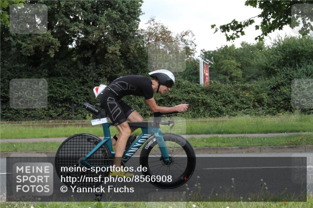 10.08.2025 - GEWOBA Citytriathlon Bremen Yannick Fuchs http://msf.ph/oto/8566908 10.08.2025 12:24:49 Radfahren 597, 672, 698, 737, 814, 880, 890, 896, 954, 955, 1006 meine-sportfotos.de