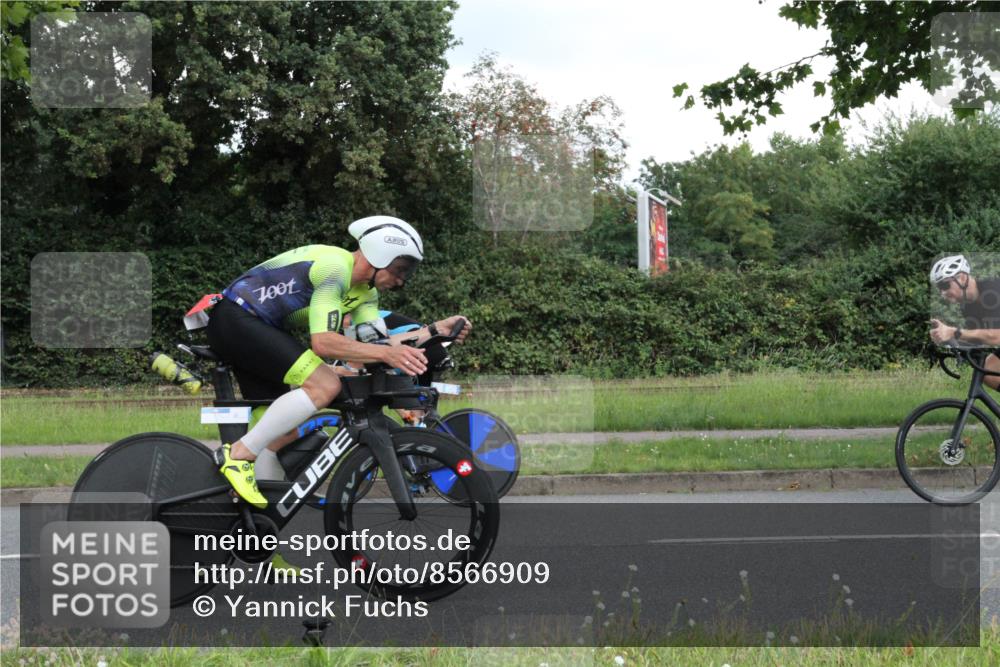 10.08.2025 - GEWOBA Citytriathlon Bremen Yannick Fuchs http://msf.ph/oto/8566909 10.08.2025 12:24:51 Radfahren 597, 672, 698, 737, 814, 880, 890, 896, 954, 955, 1006 meine-sportfotos.de