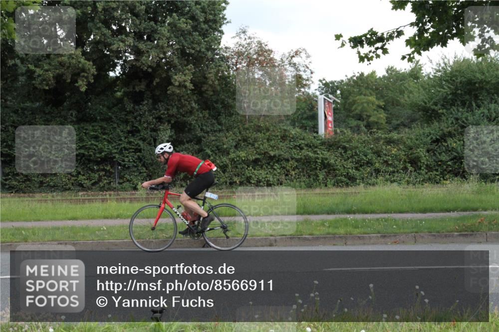 10.08.2025 - GEWOBA Citytriathlon Bremen Yannick Fuchs http://msf.ph/oto/8566911 10.08.2025 12:24:56 Radfahren 597, 698, 737, 814, 880, 890, 896, 954, 955, 958 meine-sportfotos.de