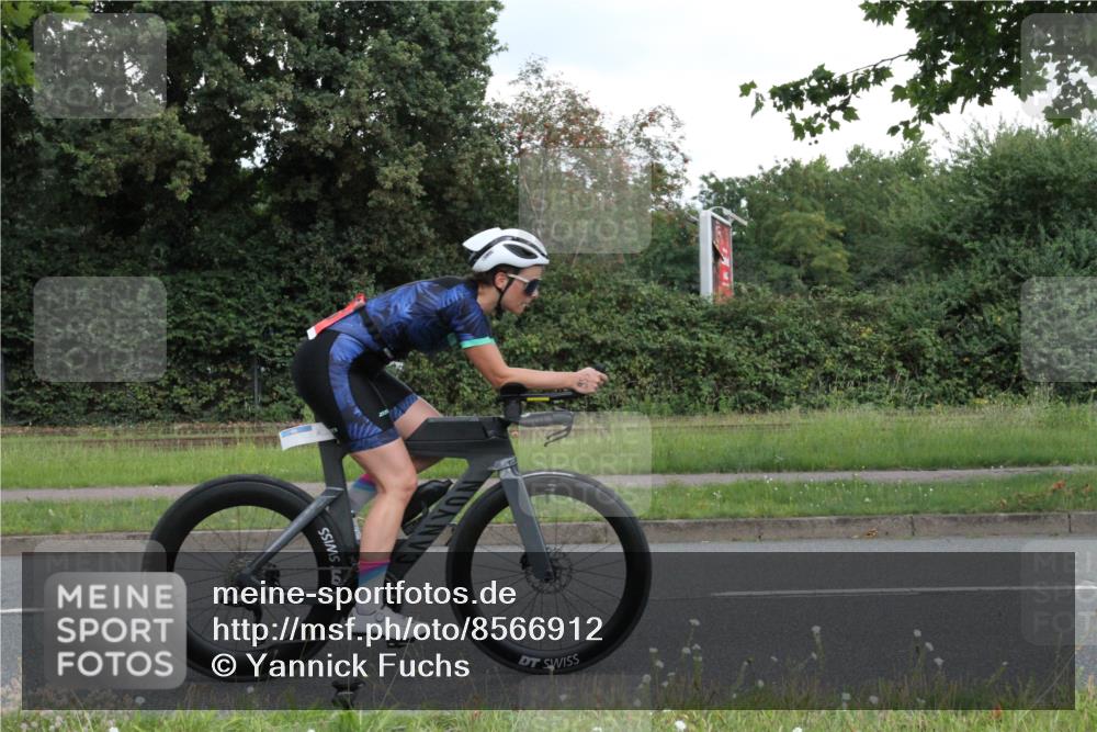 10.08.2025 - GEWOBA Citytriathlon Bremen Yannick Fuchs http://msf.ph/oto/8566912 10.08.2025 12:24:57 Radfahren 698, 737, 814, 880, 890, 896, 954, 955, 958 meine-sportfotos.de
