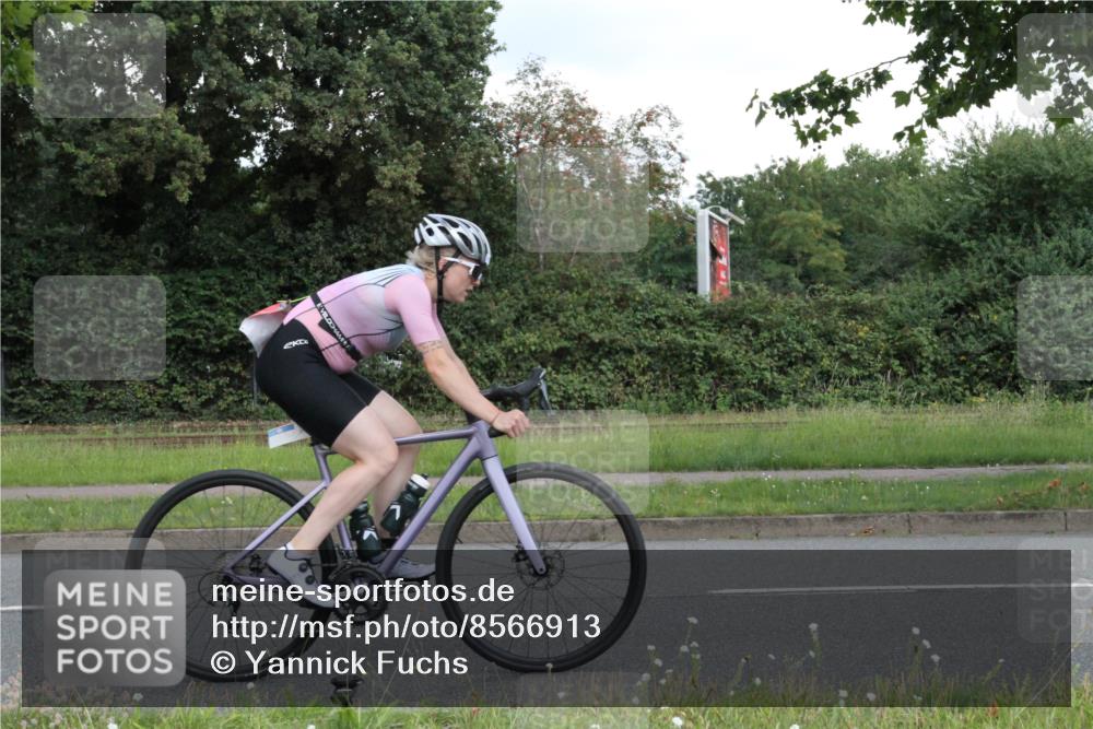 10.08.2025 - GEWOBA Citytriathlon Bremen Yannick Fuchs http://msf.ph/oto/8566913 10.08.2025 12:24:58 Radfahren 698, 737, 814, 880, 890, 896, 954, 955, 958 meine-sportfotos.de