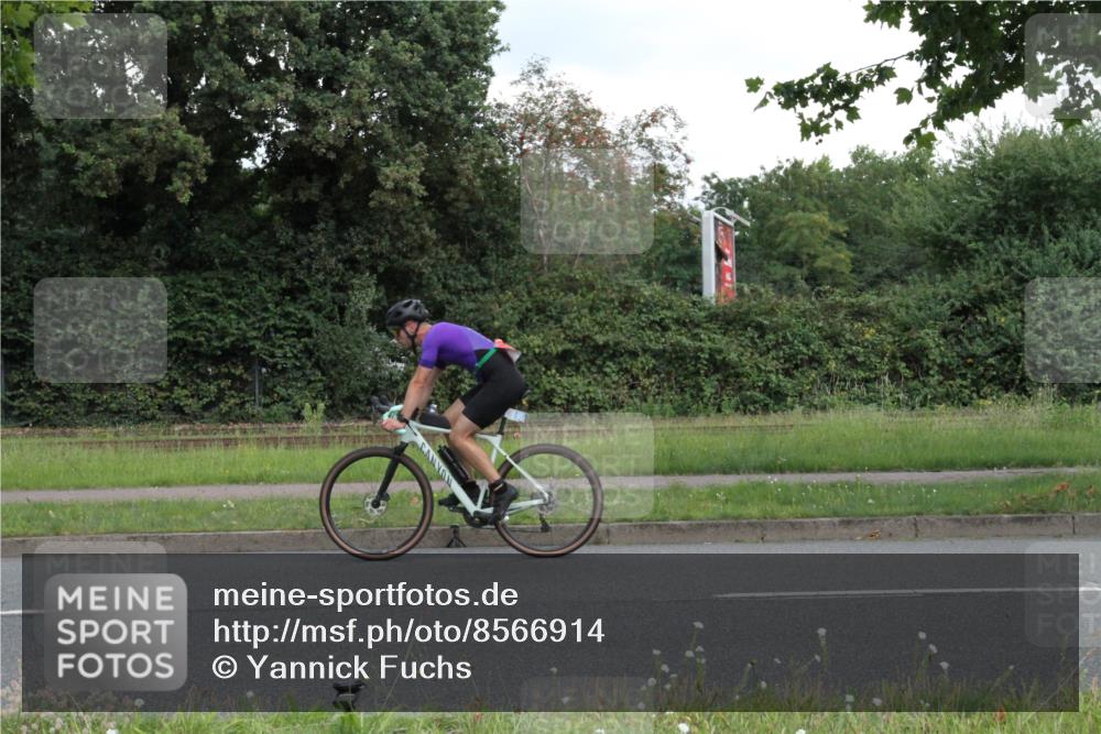 10.08.2025 - GEWOBA Citytriathlon Bremen Yannick Fuchs http://msf.ph/oto/8566914 10.08.2025 12:24:59 Radfahren 698, 737, 814, 880, 890, 896, 954, 955, 958 meine-sportfotos.de
