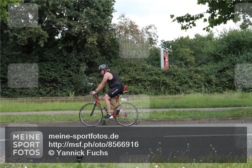 10.08.2025 - GEWOBA Citytriathlon Bremen Yannick Fuchs http://msf.ph/oto/8566916 10.08.2025 12:25:00 Radfahren 737, 814, 880, 890, 896, 954, 955, 958 meine-sportfotos.de