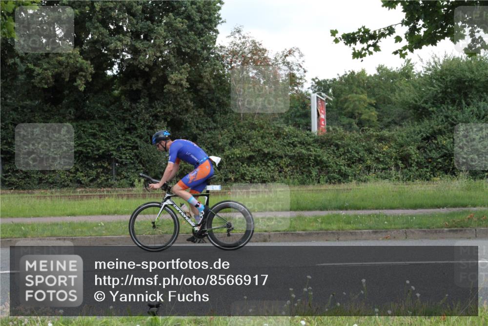 10.08.2025 - GEWOBA Citytriathlon Bremen Yannick Fuchs http://msf.ph/oto/8566917 10.08.2025 12:25:01 Radfahren 737, 814, 880, 890, 896, 954, 955, 958 meine-sportfotos.de